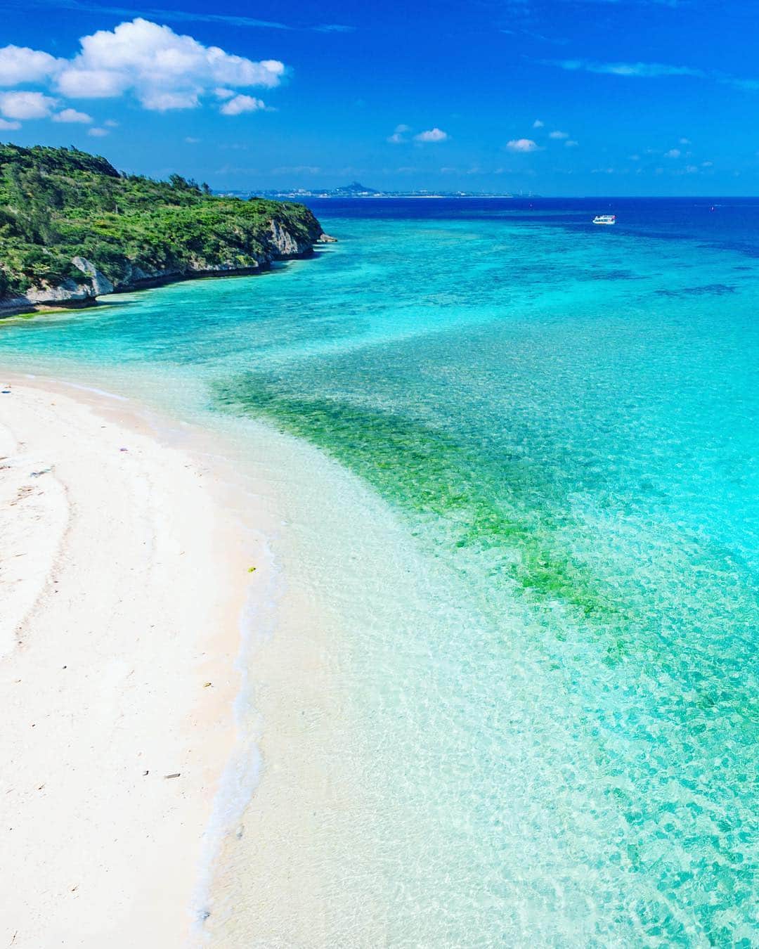Be.okinawaさんのインスタグラム写真 - (Be.okinawaInstagram)「The mesmerizing beaches of Sesoko Island in Okinawa. 📷:@tamaki_nakajima_okinawa  #anchibeach #sesokoisland #bluesky #bluesea #beach #beachlife #beachlover #beachside #beokinawa #visitokinawa」4月25日 17時48分 - visitokinawajapan