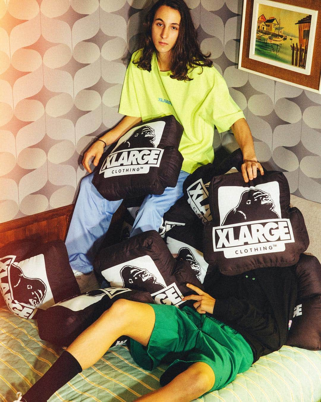 エクストララージさんのインスタグラム写真 - (エクストララージInstagram)「4.26.fri GW NOVELTY “OG CUSHION” PRESENT CAMPAIGN START #xlarge #xlargejp #goldennweek #gw #ゴールデンウィーク  4月26日(金)より、XLARGE、XLARGE/X-girl店舗、オンラインストア「calif」にて、XLARGE商品を￥10,000(税抜)以上お買い上げの方に、オリジナルクッションをプレゼント。」4月25日 18時04分 - xlargejp