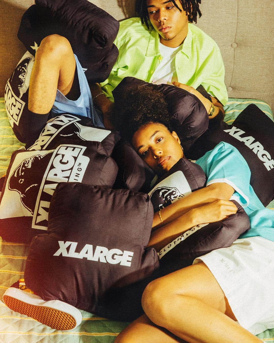 エクストララージさんのインスタグラム写真 - (エクストララージInstagram)「4.26.fri GW NOVELTY “OG CUSHION” PRESENT CAMPAIGN START #xlarge #xlargejp #goldennweek #gw #ゴールデンウィーク  4月26日(金)より、XLARGE、XLARGE/X-girl店舗、オンラインストア「calif」にて、XLARGE商品を￥10,000(税抜)以上お買い上げの方に、オリジナルクッションをプレゼント。」4月25日 18時04分 - xlargejp