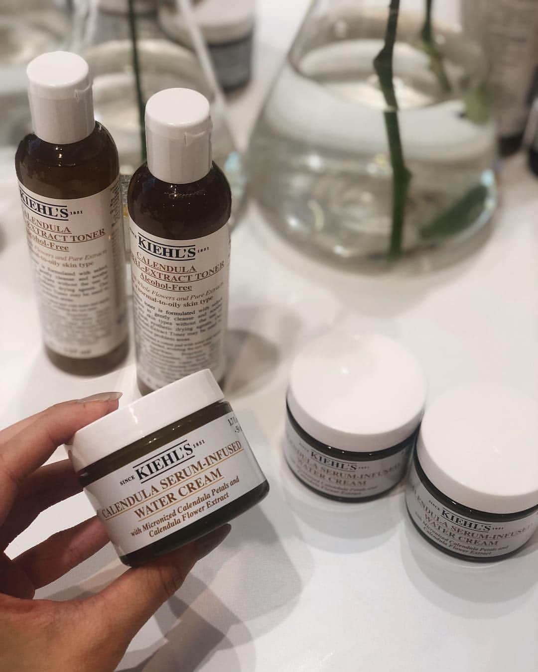 岩本ライラさんのインスタグラム写真 - (岩本ライラInstagram)「@kiehlsjp カレンデュラウォーター クリームの新作イベントへ🌱 カレンデュラはハーブの一種で皮膚の殺菌、消炎作用があるんだって👏🏼 赤みが気になっていたので期待。 4/26発売です。 . #キールズカレンデュラクリーム #すみわたる肌」4月25日 17時57分 - lylaa05