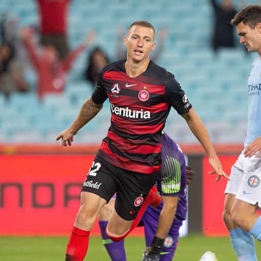 ミッチェル・デュークのインスタグラム：「1 game left lets finish on a good note 👊🏼🔴⚫️」