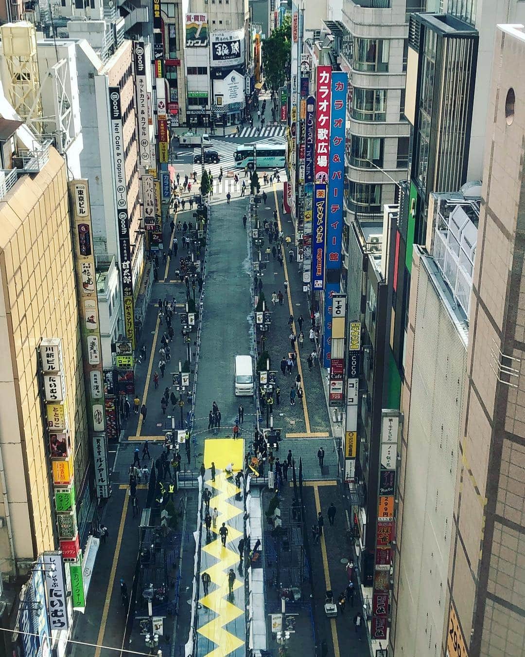 倉田雅世さんのインスタグラム写真 - (倉田雅世Instagram)「あらあら。 レッドカーペットならぬ、ピカチュウ カラーカーペットだね。」4月25日 18時25分 - kuralamune