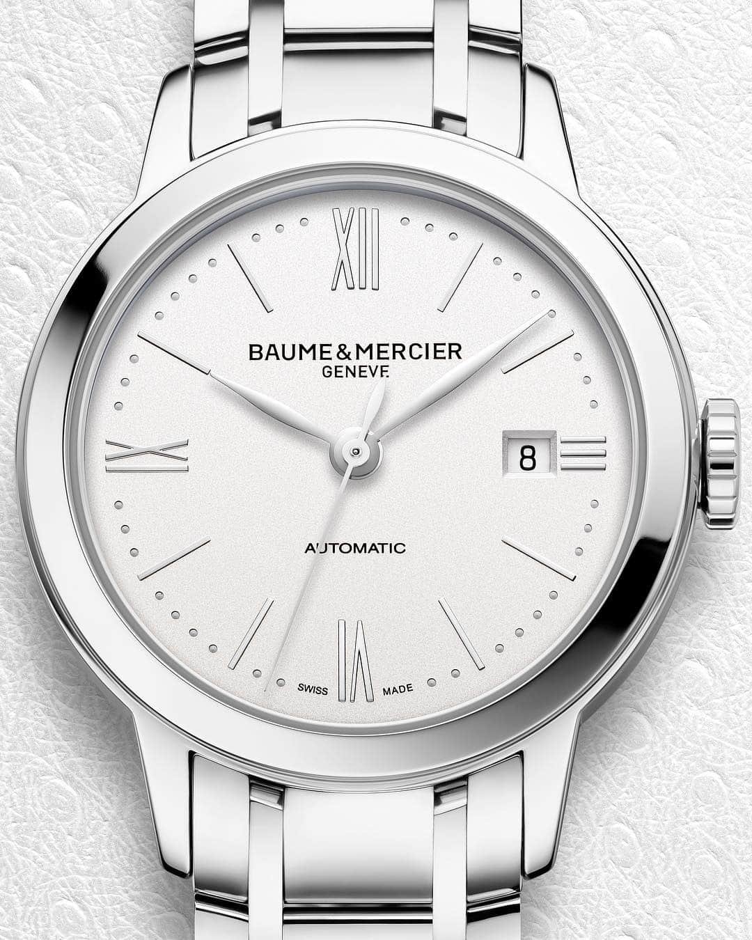 ボーンメルシーさんのインスタグラム写真 - (ボーンメルシーInstagram)「A balanced aesthetic paired with an automatic movement: our Classima Lady 10492 offers harmony between chic and understated. Swipe for more.  #Classima #ClassimaLady #watchmaking #BaumeetMercier #luxury #Swiss #Timepiece #ladywatches #automaticwatch」4月25日 18時26分 - baumeetmercier