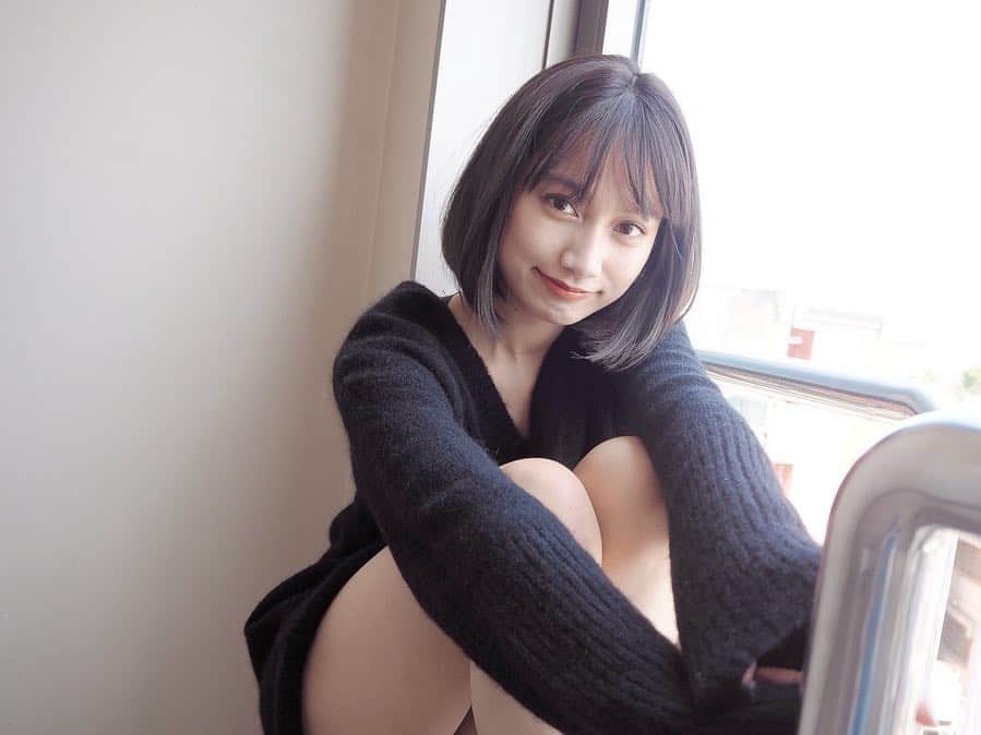 武田あやなさんのインスタグラム写真 - (武田あやなInstagram)「. おはよう的な写真📷 ちなみにニットはdieselです🥺 #portraitgirl #japanesegirls  #coregraphy #selfie_time  #japan_portrait_club #me  #photomodels #diesel #ディーゼル #ゆるコーデ  #ワンピースコーデ #ブラックコーデ  #セルフィ #その瞬間に物語を  #スクリーンに恋して  #ポトレのセカイ #ポトレ女子  #お洒落女子 #おフェロ  #エロかわ #見えそうで見えない #笑」4月25日 18時34分 - ayanatakedaa