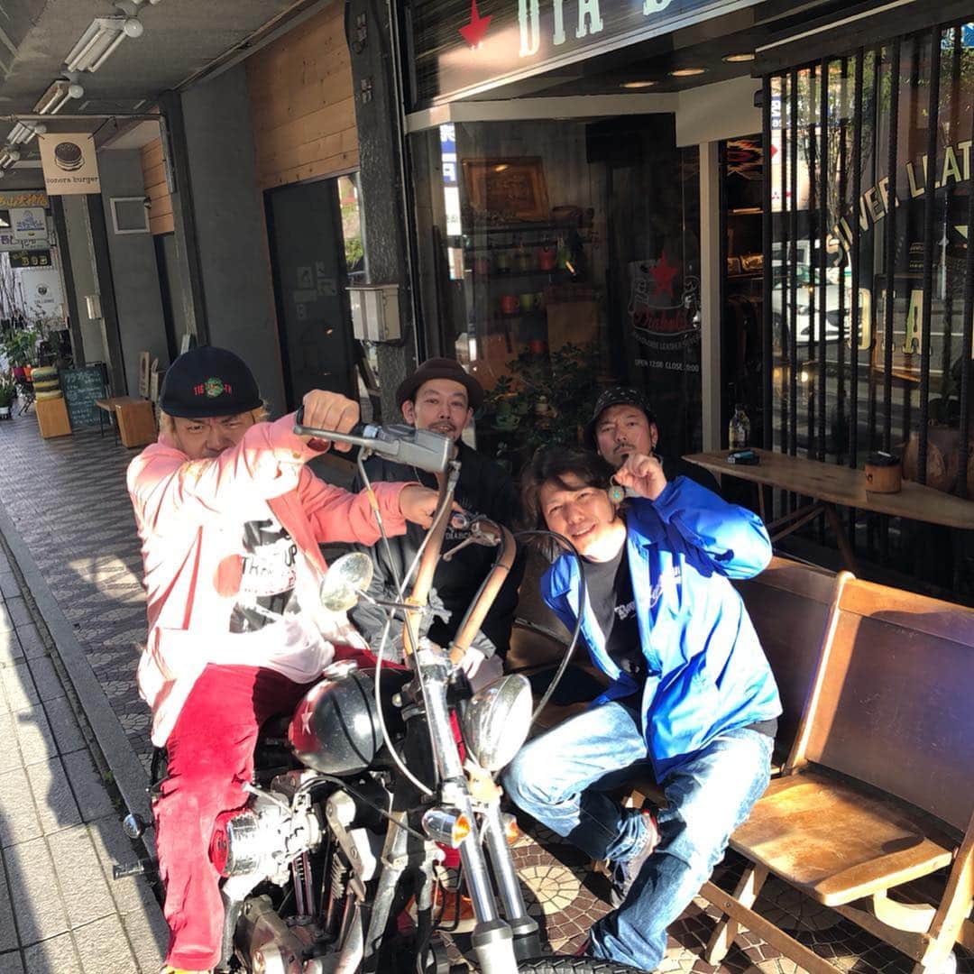 HIROSHIのインスタグラム：「郡山でライブする時、いつも遊びに行ってるDIABOLICのお店におじゃましてきました。 お店も今年で17年目で兄弟２人でやってて レザーのカッコイイアイテムがいっぱい揃ってます。 是非みなさんも行ってみてください。 #diabolic」