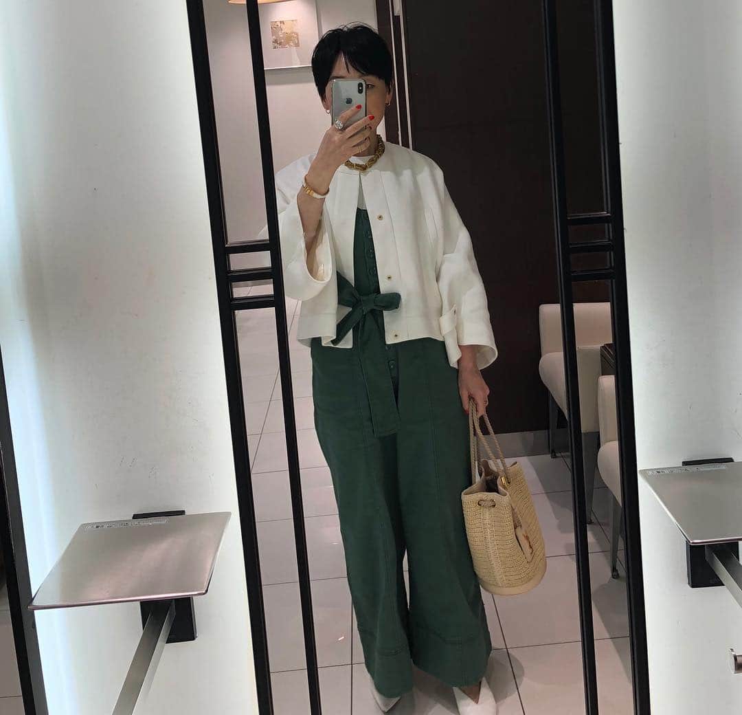 chikako0824のインスタグラム：「カーキのオールインワン。  #drawer #uniqlo  #zara  #saintlaurent  #ドゥロワー  #ユニクロ  #ザラ  #サンローラン  #50代コーデ」
