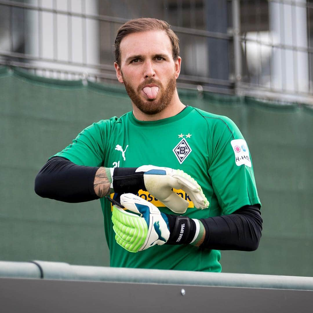 ボルシア・メンヒェングラートバッハさんのインスタグラム写真 - (ボルシア・メンヒェングラートバッハInstagram)「🤩😛😎💪🏻⚽️ Cooler Typ, der @tobsen_21! 💚➡️🆕 Hört euch jetzt den neuen #FohlenPodcast mit Tobi an!」4月25日 18時49分 - borussia