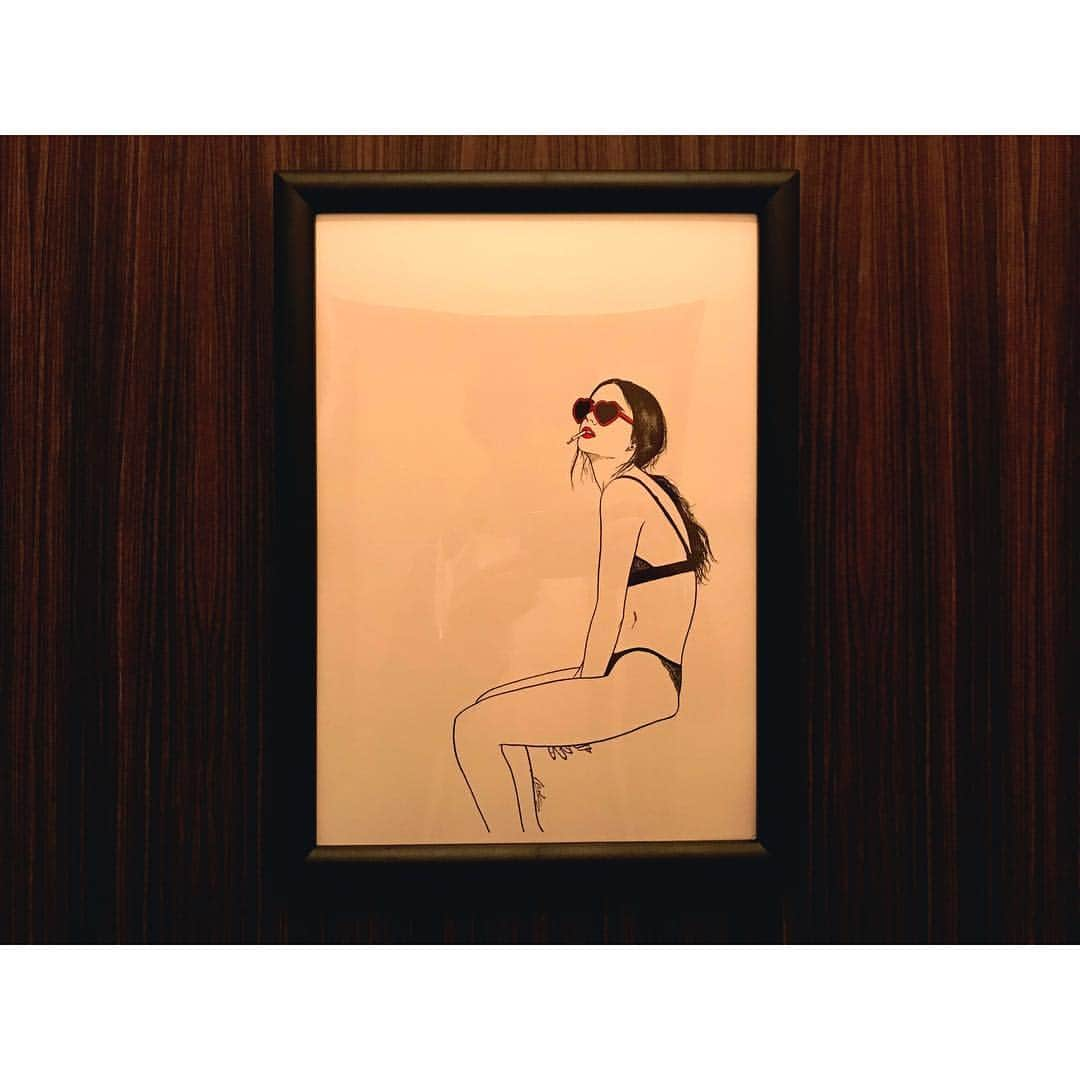 原田新平のインスタグラム：「トイレに飾っている絵  友人のNoLさん作品  お気に入りの空間  #toilet #picture #instapic #絵 #instaphoto #instashot」