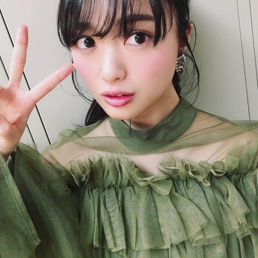 北原里英さんのインスタグラム写真 - (北原里英Instagram)「📺東大王👑 見てくださいましたか？ なぜかこの日はとても冴えていて… ひらめきの神様が降りてくれました😇✨ 自分でもびっくりしたあ！ 芸能人チームで勝つことができて とっても嬉しかったです🧡 衣装もかわいー！ スワイプしてねー！ . tops @belle_official.jp  pants @openingceremony.jp earrings  @citronbijoux . . #東大王」4月25日 18時46分 - rie_kitahara_3