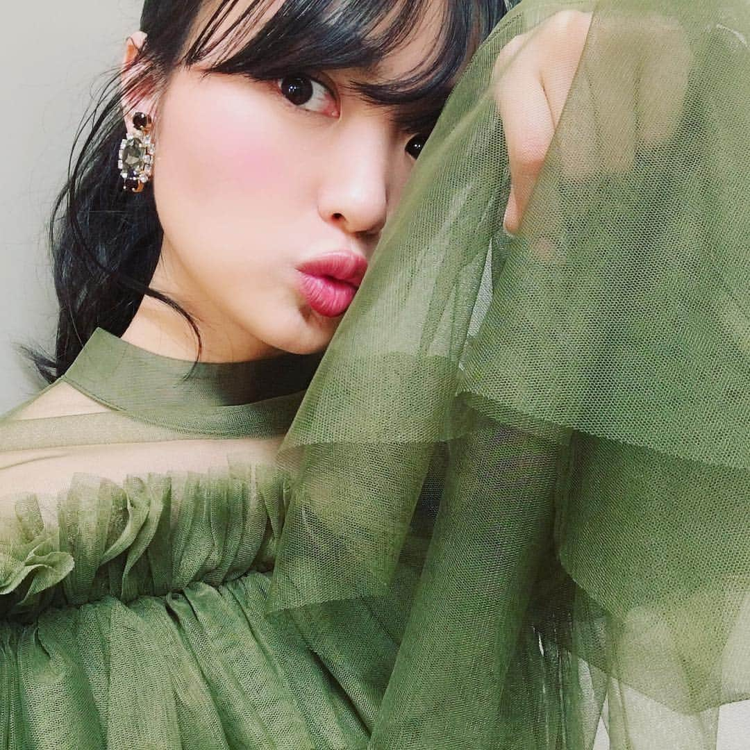 北原里英さんのインスタグラム写真 - (北原里英Instagram)「📺東大王👑 見てくださいましたか？ なぜかこの日はとても冴えていて… ひらめきの神様が降りてくれました😇✨ 自分でもびっくりしたあ！ 芸能人チームで勝つことができて とっても嬉しかったです🧡 衣装もかわいー！ スワイプしてねー！ . tops @belle_official.jp  pants @openingceremony.jp earrings  @citronbijoux . . #東大王」4月25日 18時46分 - rie_kitahara_3