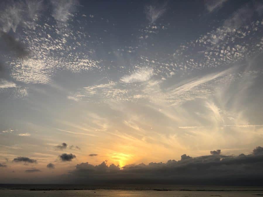 廣瀬規子のインスタグラム：「2週間ぶりの沖縄。 * やっぱり落ち着く。 * #沖縄 #okinawa #空 #海 #雲 #ありがとう #思わずそう呟いてしまう #nofilter」