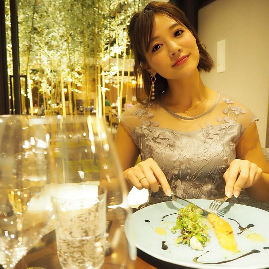 石井里奈さんのインスタグラム写真 - (石井里奈Instagram)「こんばんは😊✨❤️ . 東京カレンダーならぬ京都カレンダー風第2弾🙋‍♀️笑 . 宿泊した京都悠洛ホテル Mギャラリーの中にあるレストラン✨FIFTY FOURTH STATION GRILL✨でディナー❣️✨ . とってもおしゃれなレトロモダンな空間✨✨ そこで地元産の食材を組み合わせたモダングリルをいただいてきました😆✨💕 . どの料理もとってもおいしくて大満足🥰🥰 お酒もコース料理に合わせてペアリングできたりして大人女子気分に浸れました🍷🍾 . ちょっとドレスアップしてディナーするのもたまにはいいよね✌️❤️ . 今日もお疲れ様でした💕✨ . #京都 #kyoto #京都旅行 #京都観光 #京都ホテル #女子旅 #京都女子旅 #京都グルメ #京都レストラン #三条 #kyotoyura #mgallery #Mギャラリー #アコー #pr #night #nightout #東京カレンダー #東カレ #デート #彼女とデートなうに使っていいよ #おしゃれ #グリル料理 #京都ディナー #ペアリング #discoverjapan #シャンパン #ラグジュアリーホテル #ホテルディナー」4月25日 19時04分 - ri7tin1025