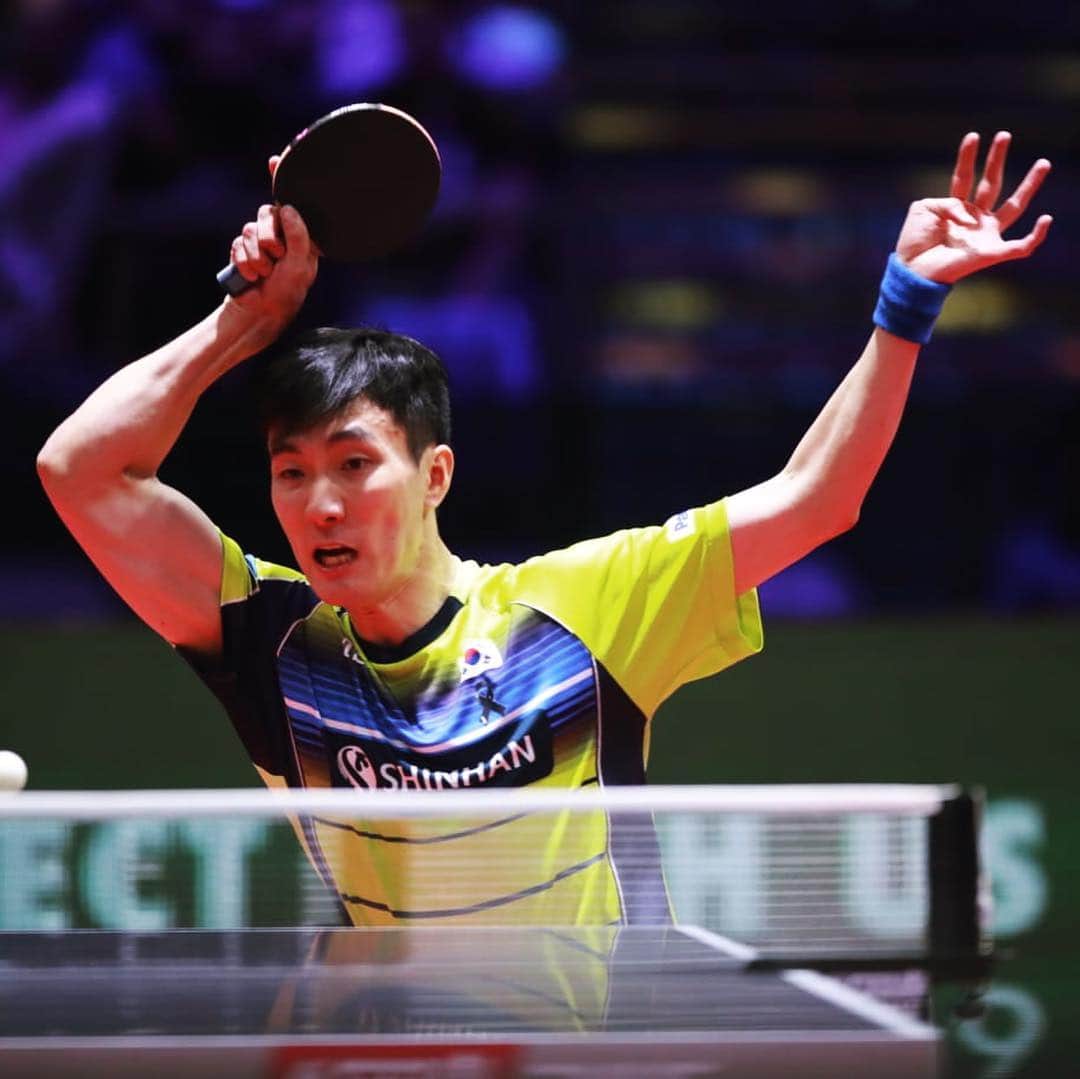 ITTF Worldさんのインスタグラム写真 - (ITTF WorldInstagram)「Two MASSIVE Results, but which is the biggest❓  #9 Liang Jingkun knocks out #1 Fan Zhendong 🤜 #16 Mattias Falck eliminates #6 Lee Sangsu 🤜  #ITTFWorlds2019  #NotJustPingPong」4月25日 19時07分 - wtt