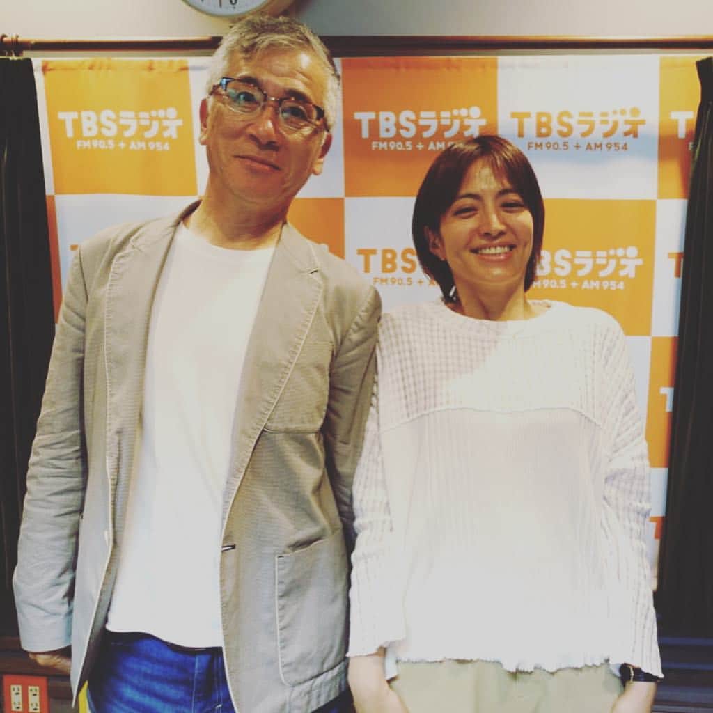 TBSラジオ「たまむすび」さんのインスタグラム写真 - (TBSラジオ「たまむすび」Instagram)「「赤江ぇ〜！」と突っ込む楠アナは本当に面白いオジサマなのです！  楠センパイより、入りが遅くて焦っていた珠緒後輩でした😅  有馬さんと楠さんは、20年ぶりにラジオで共演しましたよ。  #tama954 #たまむすび #赤江珠緒 #楠淳生 #有馬隼人 #アメフト #らじおと #abcラジオ #楠さんは赤江さんが新人時代にお世話になった人 #どこに出しても恥ずかしい #tbsラジオ」4月25日 19時08分 - tamamusubi905954