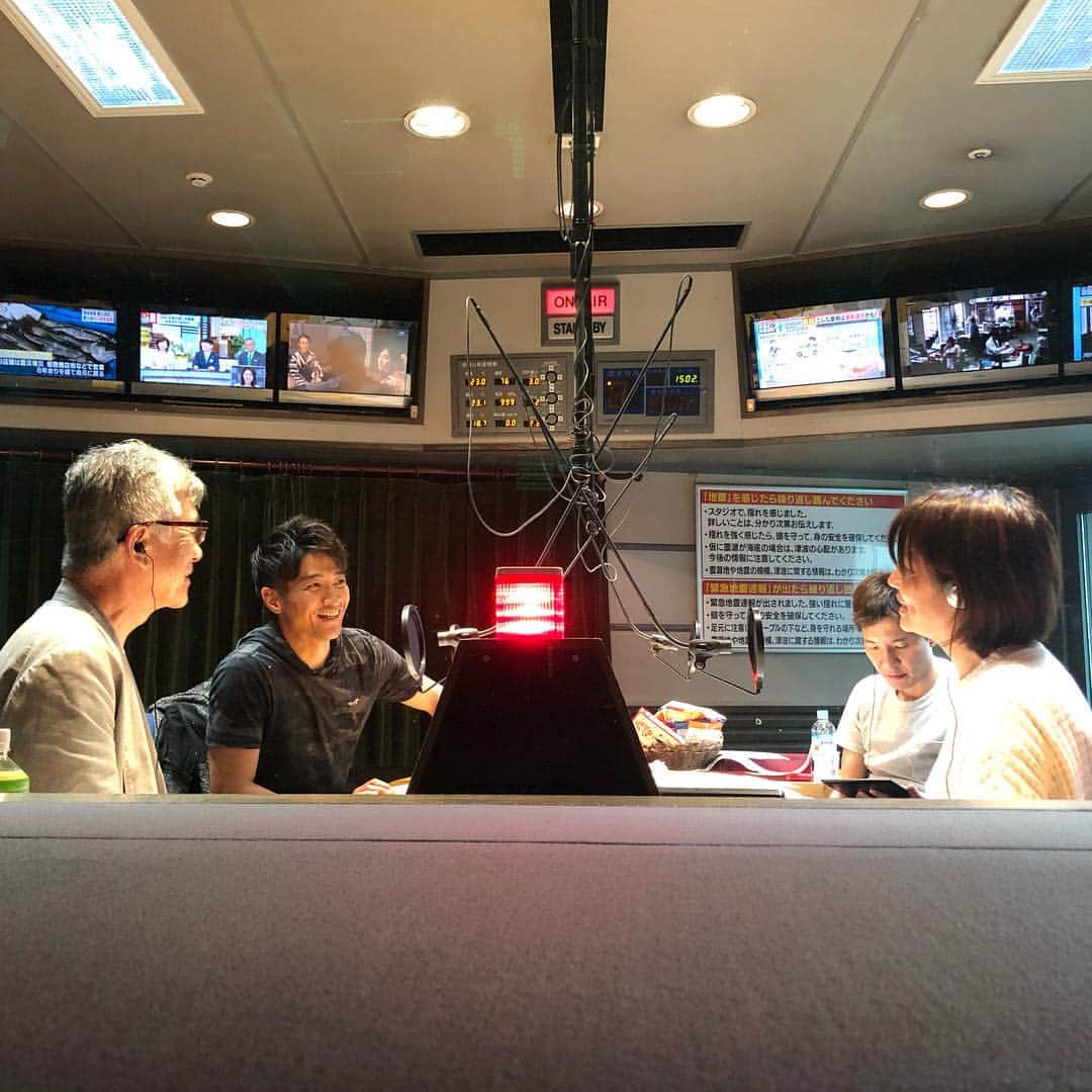 TBSラジオ「たまむすび」さんのインスタグラム写真 - (TBSラジオ「たまむすび」Instagram)「「赤江ぇ〜！」と突っ込む楠アナは本当に面白いオジサマなのです！  楠センパイより、入りが遅くて焦っていた珠緒後輩でした😅  有馬さんと楠さんは、20年ぶりにラジオで共演しましたよ。  #tama954 #たまむすび #赤江珠緒 #楠淳生 #有馬隼人 #アメフト #らじおと #abcラジオ #楠さんは赤江さんが新人時代にお世話になった人 #どこに出しても恥ずかしい #tbsラジオ」4月25日 19時08分 - tamamusubi905954