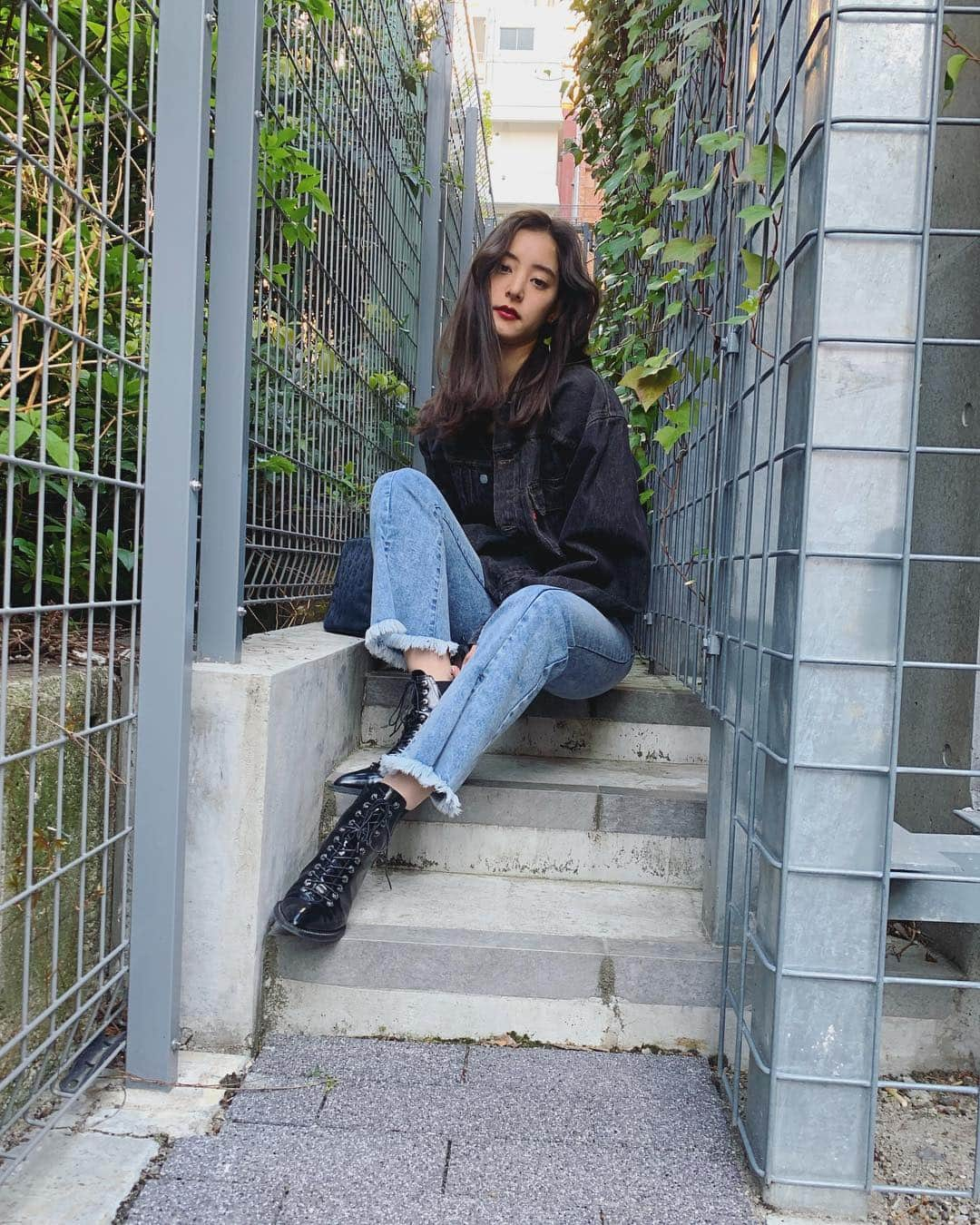 新木優子さんのインスタグラム写真 - (新木優子Instagram)「私服  jacket : vintage tops : @sly_official  denim : @ugostyle.from2018 @akie_matsuda  shoes : @coach」4月25日 19時19分 - yuuuuukko_