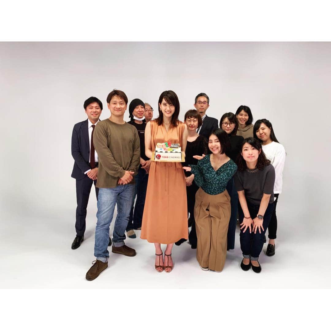 山崎紘菜さんのインスタグラム写真 - (山崎紘菜Instagram)「. 25歳、最初のお仕事は TOHOシネマズさんでした！ 私の成長をあたたかく見守り、育てて下さる、 大切な場所です。 これからも、皆さんと 沢山楽しいお仕事ができますように。。 よろしくお願いします😳 #TOHOシネマズ」4月25日 19時40分 - hirona_yamazaki