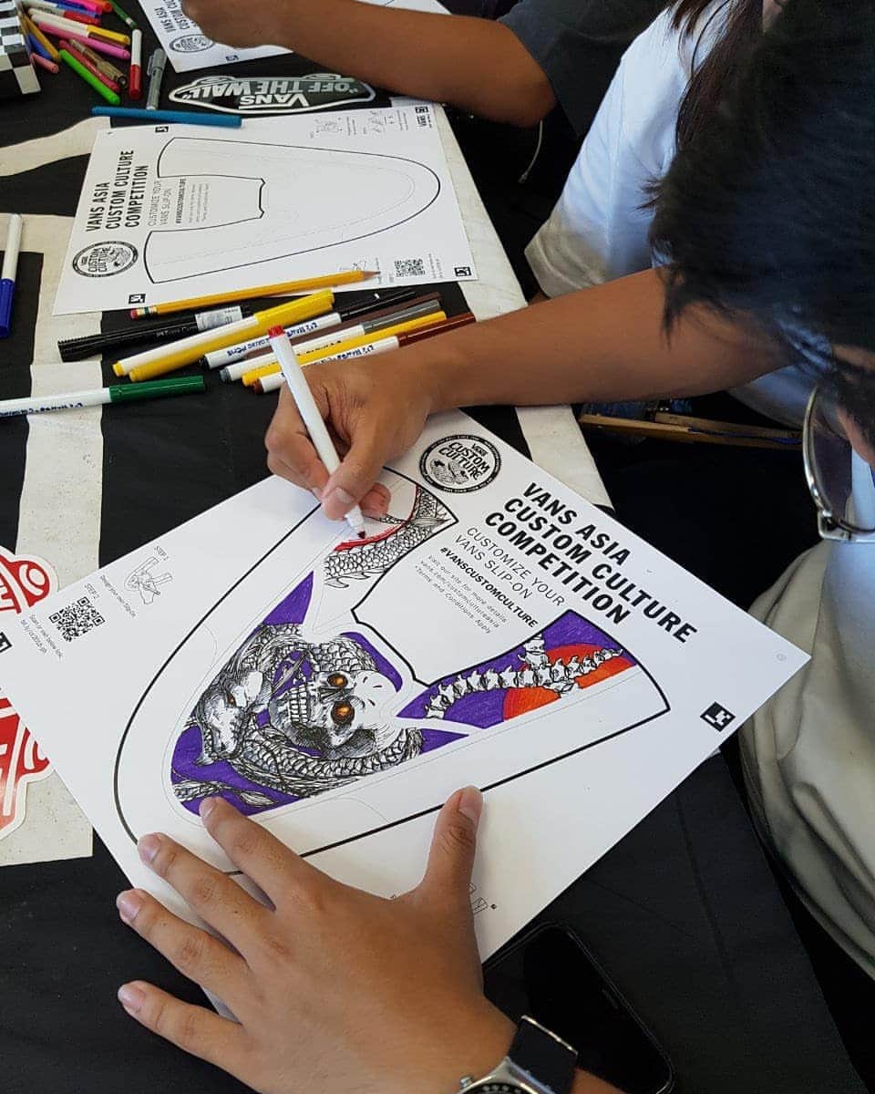 Vans Philippinesさんのインスタグラム写真 - (Vans PhilippinesInstagram)「Creative expression. Away from the rules, closer to your authentic self. Some artworks from the Day 1 of the #VansCustomCulture workshop at the College of Arts and Science Week of the Malayan Colleges Laguna. #VansPhilippines」4月25日 19時41分 - vansphilippines