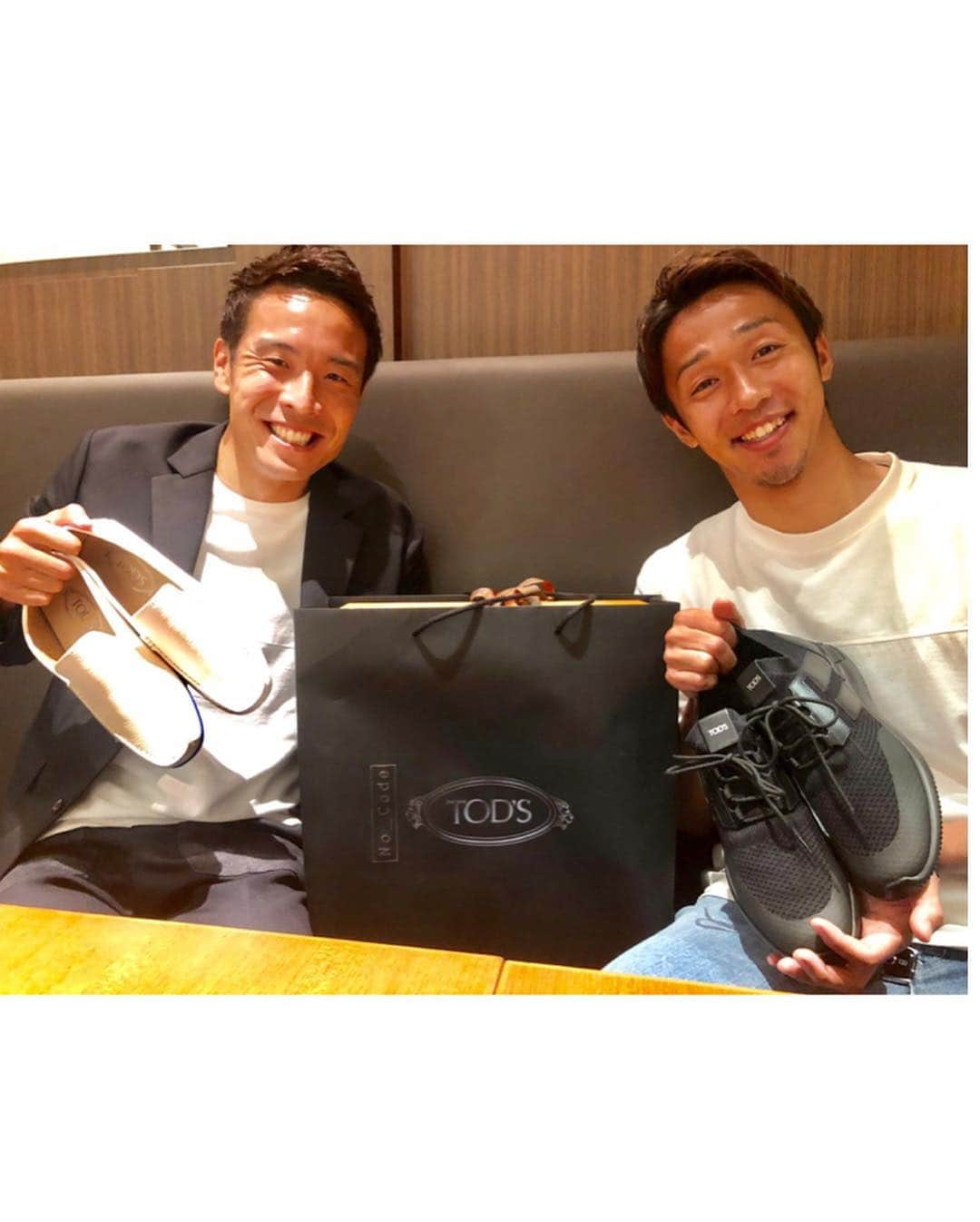 水沼宏太さんのインスタグラム写真 - (水沼宏太Instagram)「👟 キヨとTOD'Sのポップアップストアに行ってきました！！ 大人な靴、ゲットしました😊 みなさんありがとうございました！ #Tods #靴 #おしゃれ #服選びも楽しくなるね #大阪 #阪急メンズ館 #4月30日まで」4月25日 19時41分 - kota_mizunuma