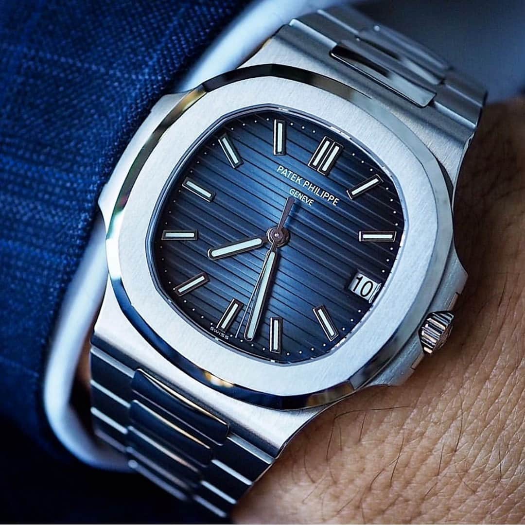Daily Watchさんのインスタグラム写真 - (Daily WatchInstagram)「Patek Philippe Nautilus 5711. Stainless steel with blue dial 👌🏼 Photo by @watchulove」4月25日 19時38分 - dailywatch