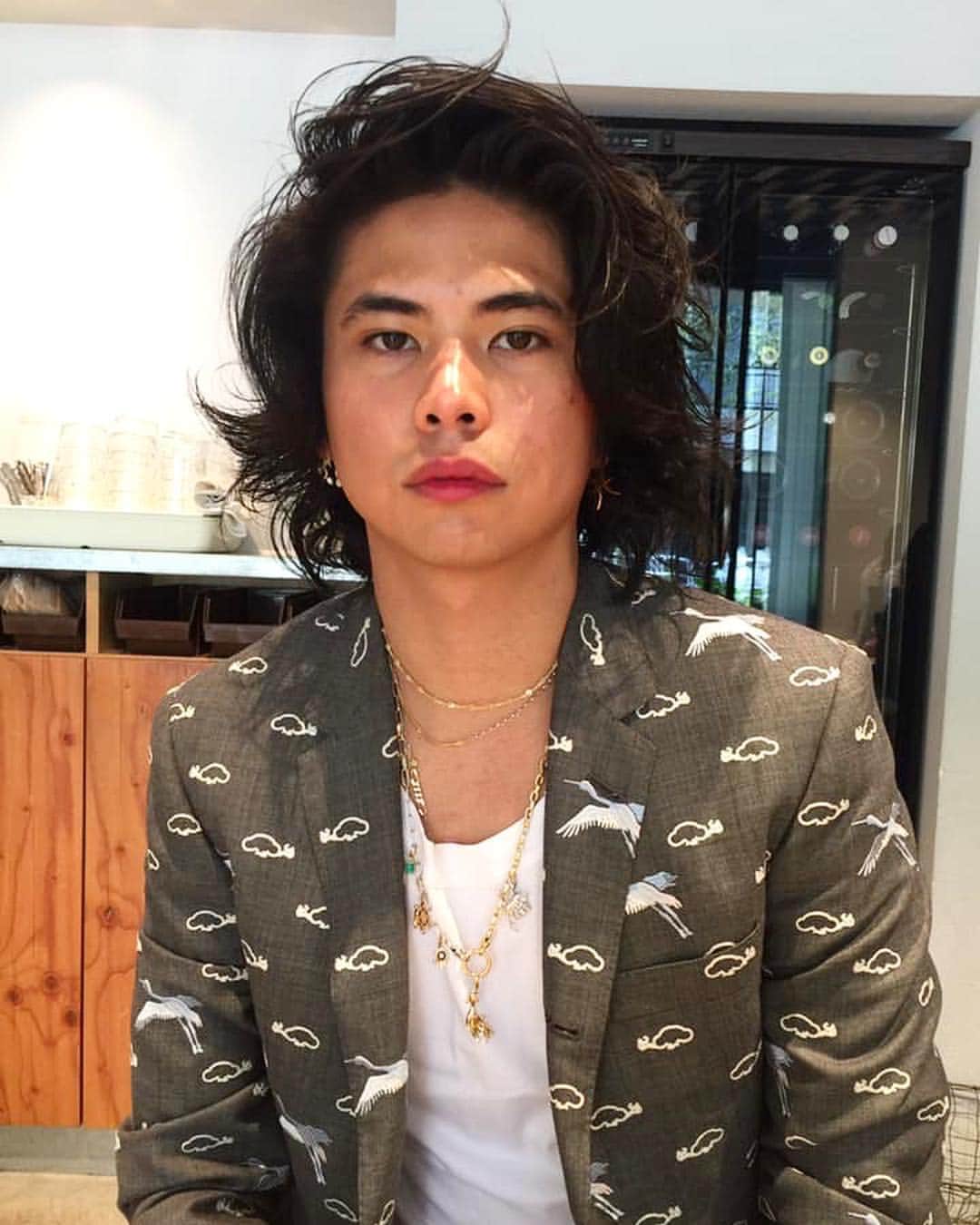 稲木ジョージのインスタグラム：「Back in New York🔥🔥🔥 3 weeks in Tokyo was intense but extremely happy that @milamorejewelry first ever pop-up shop and brand launch was HUGE success💎 Gotta play with my @akki_theshiba then prep for Paris for couture week❤️ ニューヨークに帰国し、自宅のソファに座ったらホッとしすぎで10時間爆睡😪wミラモアのローンチは大大大成功で、いくつかの夢が3週間の間に叶いました✨✨ パリの展示会に向けて、気合い入れるぞー🔥🔥 大人になって、もっと自分のことを知ることができて、いまの自分がとても好きになりました💎」