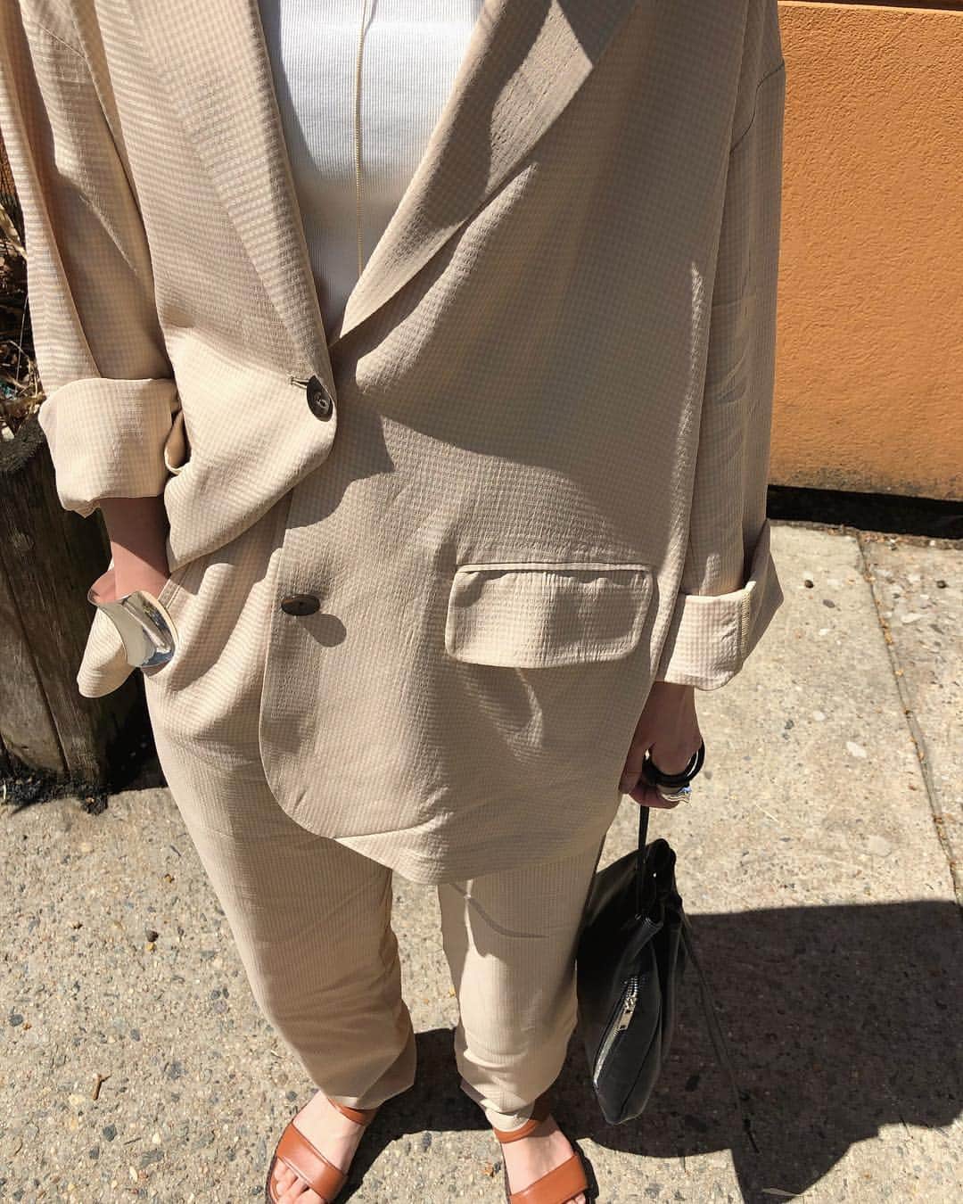 松本恵奈さんのインスタグラム写真 - (松本恵奈Instagram)「今日はAWの新作を一足先に着ています。生地から拘って作ったギンガムチェックのセットアップ。レーヨンで落ち感があるのでシャツ感覚で羽織れるところがすごくお気に入り♡AWの新作といってもまだまだ暑い時期なのでオススメの一枚です◎あとでコーデも紹介するねー！ #clane #ny」4月25日 19時44分 - ena1123