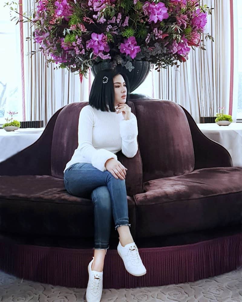 Syahriniさんのインスタグラム写真 - (SyahriniInstagram)「• Every Sunset And Sunrise Come And Go, Hoping That Your Love Keep Growing Forever !  _______\\\_______  #PrincesSyahrini #WhenInZurich」4月25日 19時44分 - princessyahrini