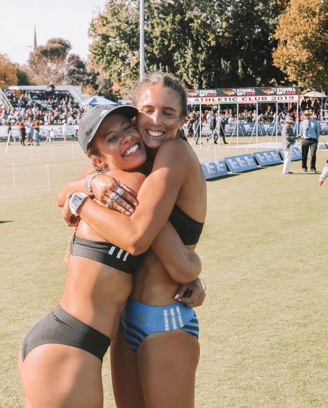 Maddie COATESのインスタグラム：「Blessed with the incredible people my sport brings into my life. It was amazing having you out on the track with me over Easter weekend @breeemasters ✨ • • • #womanempowerment #womaninsport #runhappy #fitgirl #exercise #fit #training #tallgirl #strong #gains #fitlife #iwill #body #adidas #adidasau #exercise #athletics #gymlife #getfit #determinded #shredded #physique #dedication #cleaneating #active #instahealth #run #running」