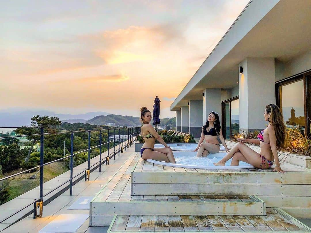 AYAMEさんのインスタグラム写真 - (AYAMEInstagram)「#sunset#sunsets#resort#jacuzzi#jacuzzitime#bikini#bikinilady#asianladies#longhair#vacay#vacation#amazingview#pool#hotelpool#hotelstay#photogenic#genic_kanagawa#oisoprincehotel#thermalspa#spa#blogger#bloggerlife#bloggerstyle#ladiestrip#womanslook#cybercorner#女旅#女子旅#スパ#サンセット」4月25日 19時45分 - l.ayame