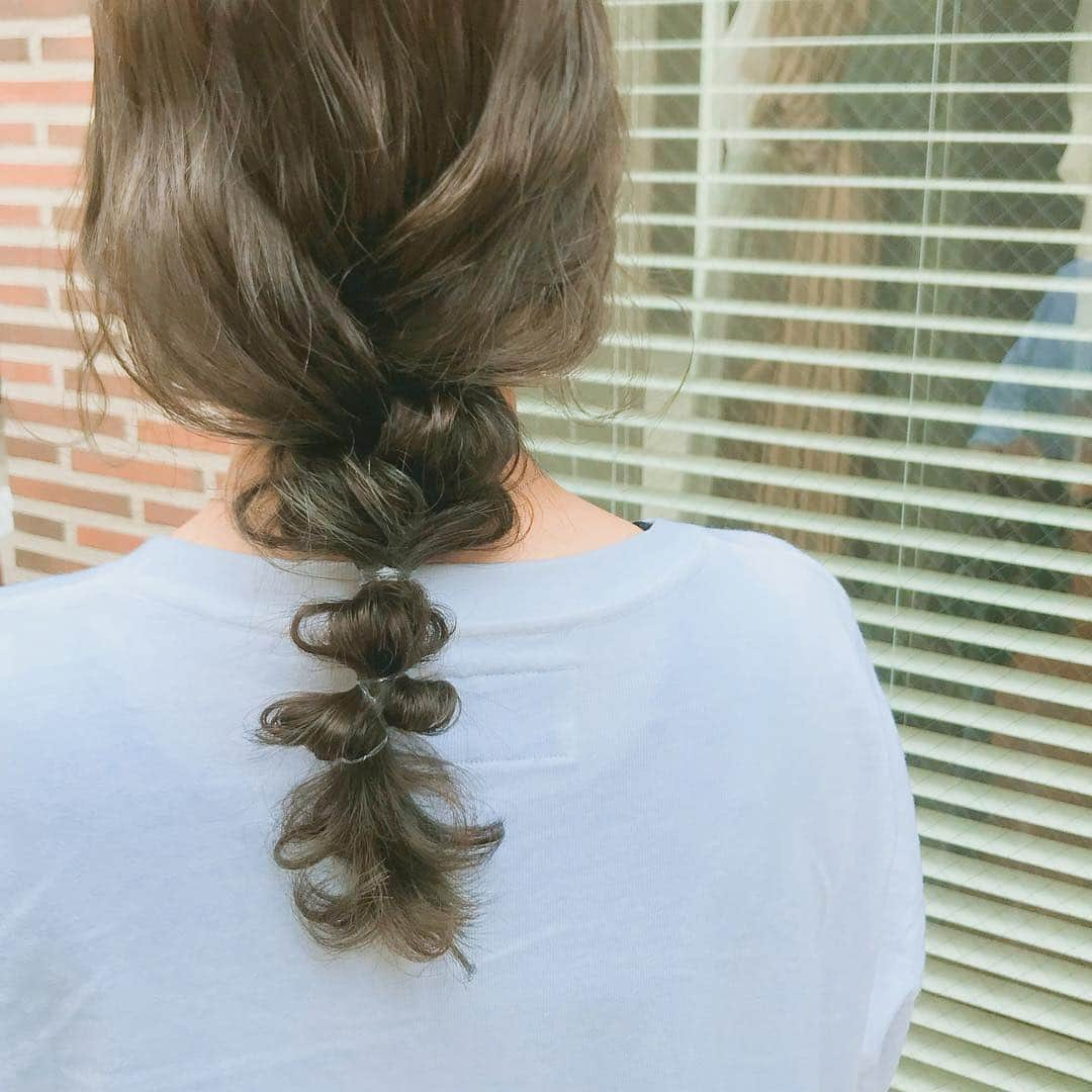 土田瑠美さんのインスタグラム写真 - (土田瑠美Instagram)「三つ編みしてゴムをくるくる🌀 #rumi_ヘアアレンジ」4月25日 19時54分 - ru0711