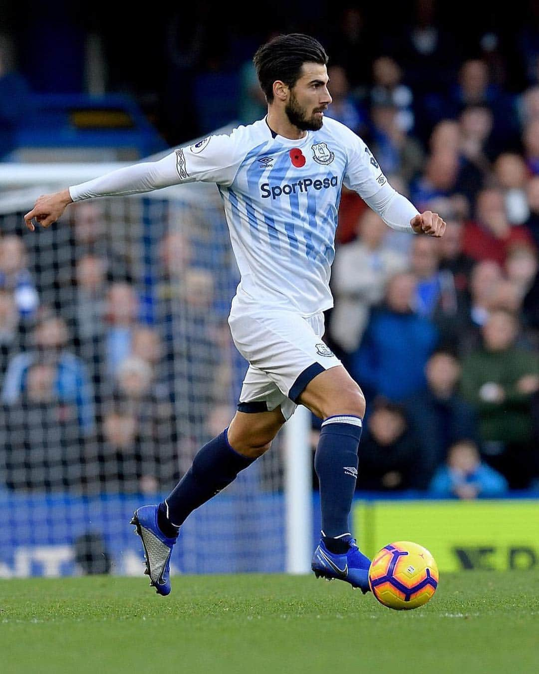 アンドレ・ゴメスさんのインスタグラム写真 - (アンドレ・ゴメスInstagram)「I’m very excited with the possibility to offer you, in a partnership with @everton, 2 double tickets for our team’s next home game, against Burnley!  This are the contest rules: .  1. Like this post; 2. Follow @aftgomes21 and @everton; 3. Tag 1 friend in the comments; 4. Comment why do you and/or your friend deserve this 2 tickets the most. .  This contest ends on Saturday (27th April), at 11:59PM, and the winners will be announced on my IG Stories on Sunday (28th April).」4月25日 19時55分 - aftgomes21