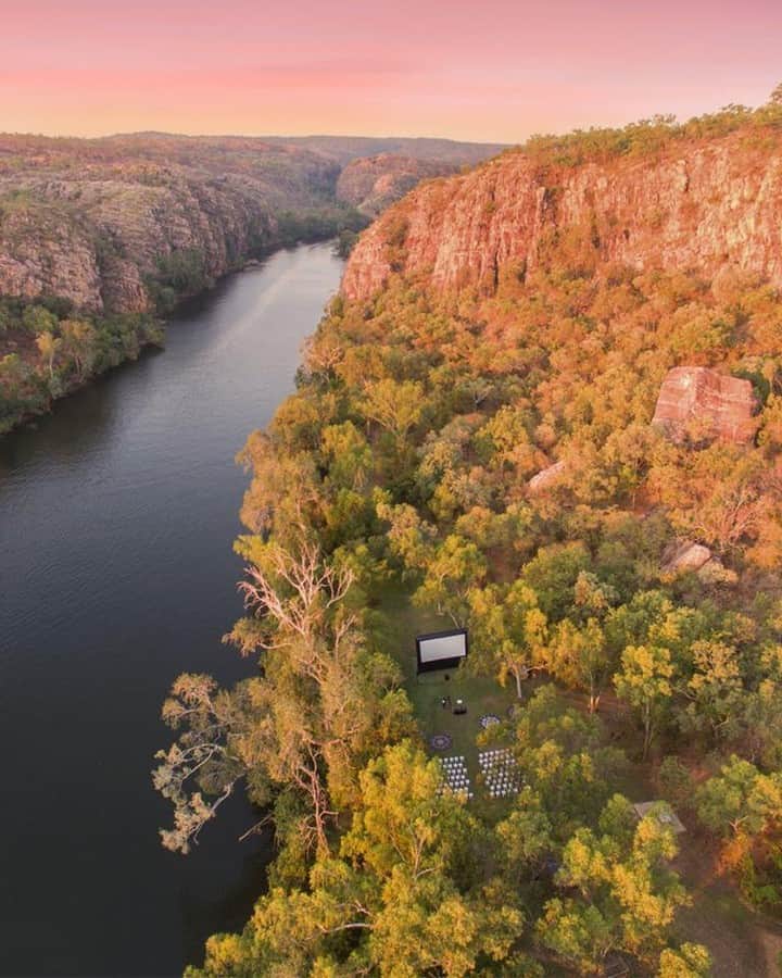 Australiaさんのインスタグラム写真 - (AustraliaInstagram)「A night at the movies @ntaustralia style 🎥 We're not going to lie, that incredible view of #KatherineGorge at #sunset could make it a little hard to concentrate on the movie, but hey, who's complaining! The @nttravellingfilmfestival showcases outstanding short film productions from #NTaustralia by screening them under the stars in iconic places throughout the Territory, such as the incredible #NitmilukNationalPark that’s pictured here. The festival’s 2019 tour starts mid May, so check out the schedule and see if you can make one of the sessions, it’s guaranteed to be like no other cinema experience you’ve ever had!  #nttravellingfilmfestival #seeaustralia #nature #festival #tourismtopend」4月25日 20時00分 - australia