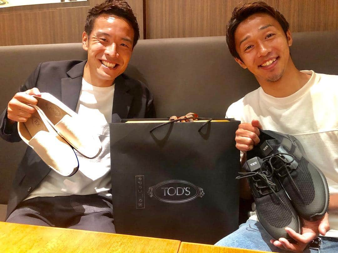 清武弘嗣さんのインスタグラム写真 - (清武弘嗣Instagram)「@tods の阪急メンズ大阪でのポップアップにみずぬーと行ってきました！！ この靴を履いて、大人になります😊 . #阪急メンズ大阪  #4月30日まで #大人の階段のぼれるかな笑 #ガシガシ履こ」4月25日 20時01分 - kiyotake_hiroshi_official