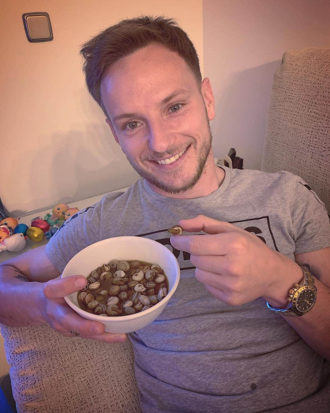 イヴァン・ラキティッチさんのインスタグラム写真 - (イヴァン・ラキティッチInstagram)「🐌🤤🔝」4月25日 20時08分 - ivanrakitic