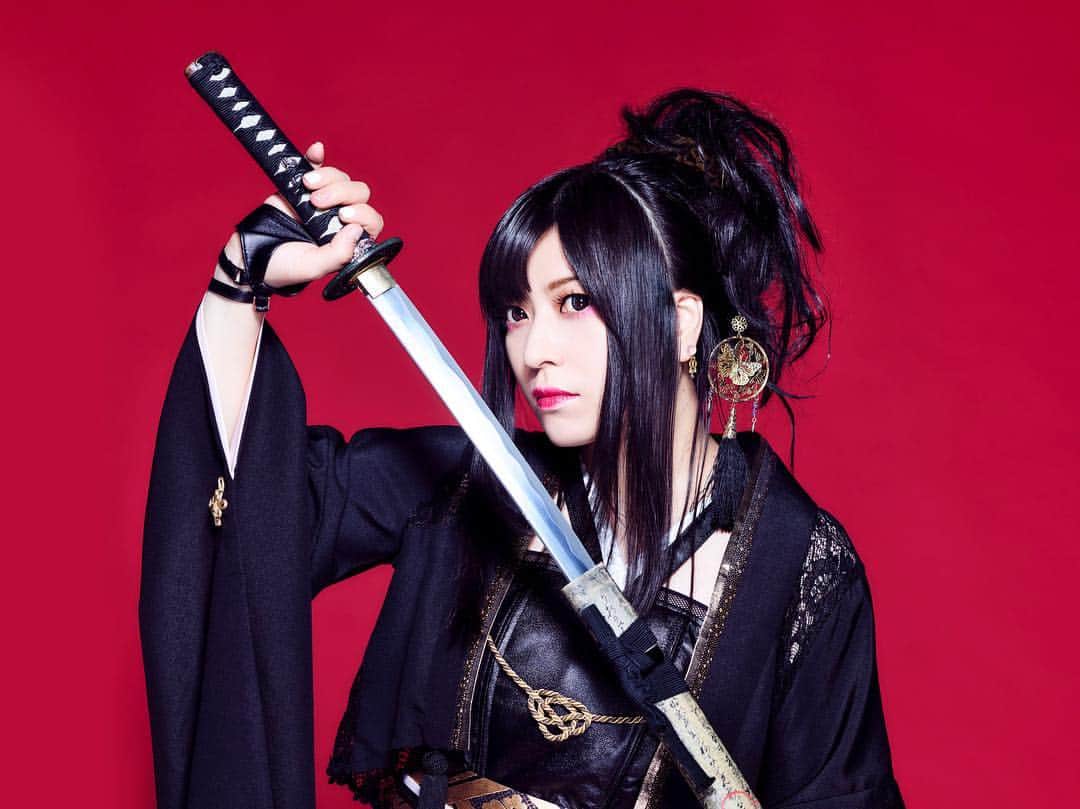 鈴華ゆう子のインスタグラム：「I am getting ready for my NY show at PlayStation Theater on May 12th. Please meet me there my American Fans!  #wagakkiband #yukosuzuhana #和楽器バンド #鈴華ゆう子」