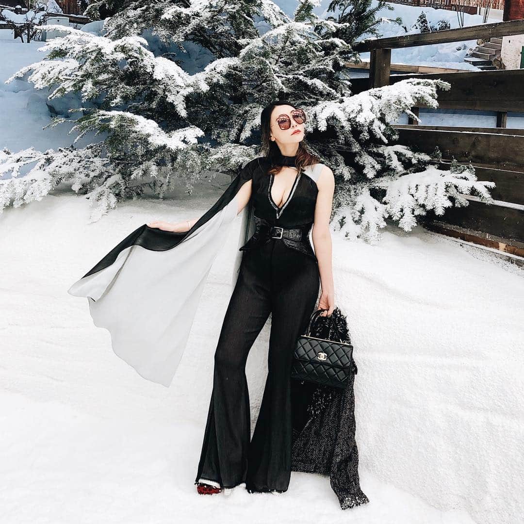 クリスティン・ウェイのインスタグラム：「Love this outfit  @karimadduchi #karimadduchi #pfw #pfw19 #fashionlover #christinewei #cwfashion #cwtrip #クリスティンウェイ」