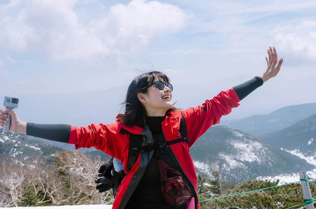 中村優さんのインスタグラム写真 - (中村優Instagram)「カラフルでいいですね🏔❤️🍊 着てるものなどタグ付けしてます。 @atelierbluebottle のハイカーズパンツ、かなり履きやすくてお気に入り！」4月25日 20時40分 - nkmr_yu