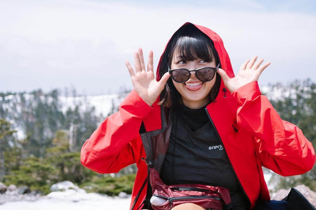 中村優さんのインスタグラム写真 - (中村優Instagram)「カラフルでいいですね🏔❤️🍊 着てるものなどタグ付けしてます。 @atelierbluebottle のハイカーズパンツ、かなり履きやすくてお気に入り！」4月25日 20時40分 - nkmr_yu