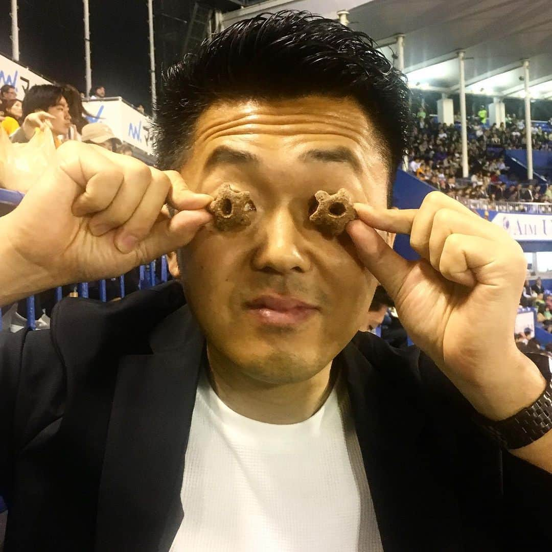 五十嵐恭雄さんのインスタグラム写真 - (五十嵐恭雄Instagram)「大好きな #トルクーヤ と！⚾️詳しくはBLOGで！✍️プロフィールから飛べます！🙋‍♂️ #ちくわ #竹輪#神宮球場 #ヤクルトスワローズ #ヤクルト #トルクーヤと写真 #巨人 #読売巨人軍 #野球 #プロ野球 #baseball #sports #スポーツ #野球大好き #野球中年」4月25日 20時51分 - yasuo_ikarashi_