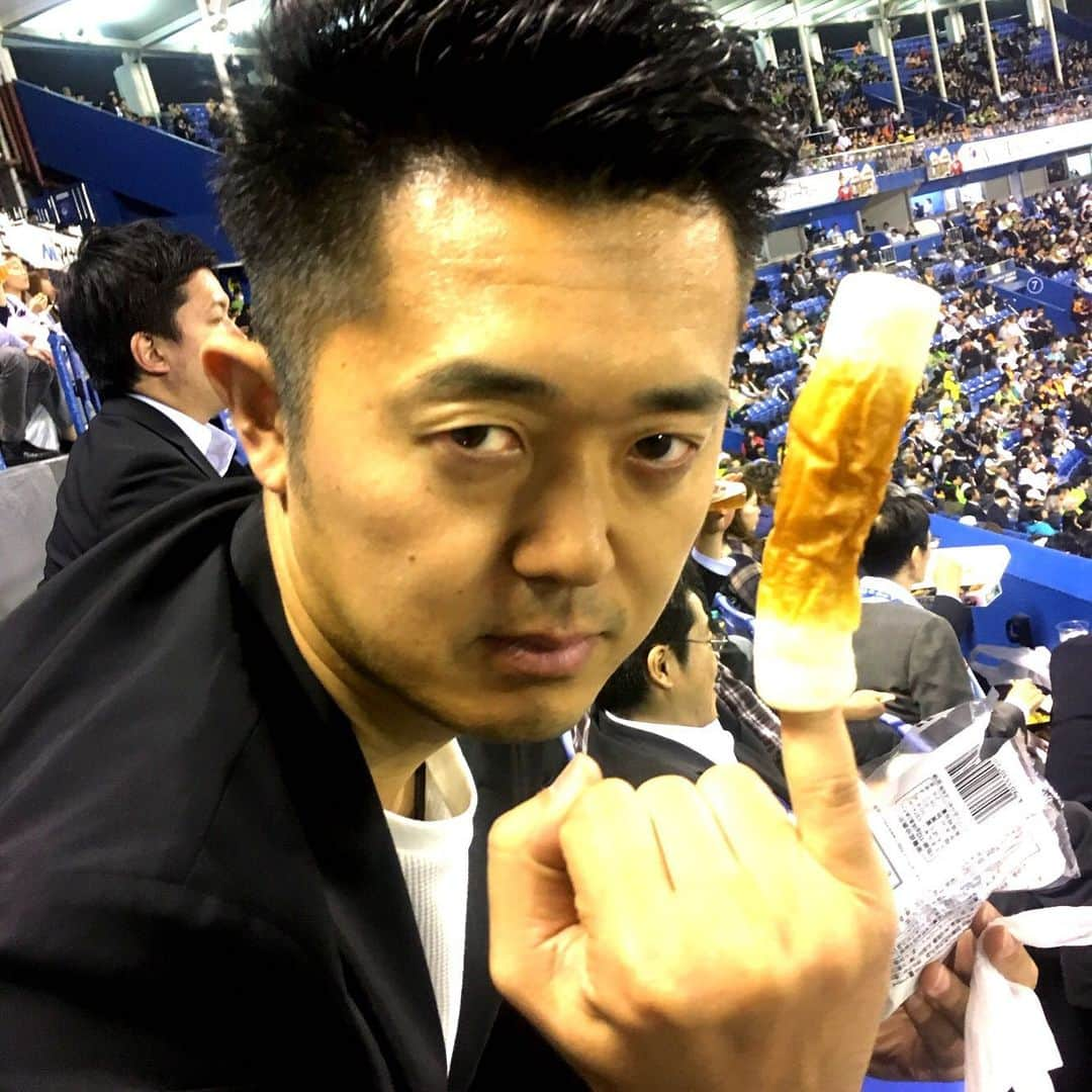 五十嵐恭雄さんのインスタグラム写真 - (五十嵐恭雄Instagram)「大好きな #トルクーヤ と！⚾️詳しくはBLOGで！✍️プロフィールから飛べます！🙋‍♂️ #ちくわ #竹輪#神宮球場 #ヤクルトスワローズ #ヤクルト #トルクーヤと写真 #巨人 #読売巨人軍 #野球 #プロ野球 #baseball #sports #スポーツ #野球大好き #野球中年」4月25日 20時51分 - yasuo_ikarashi_