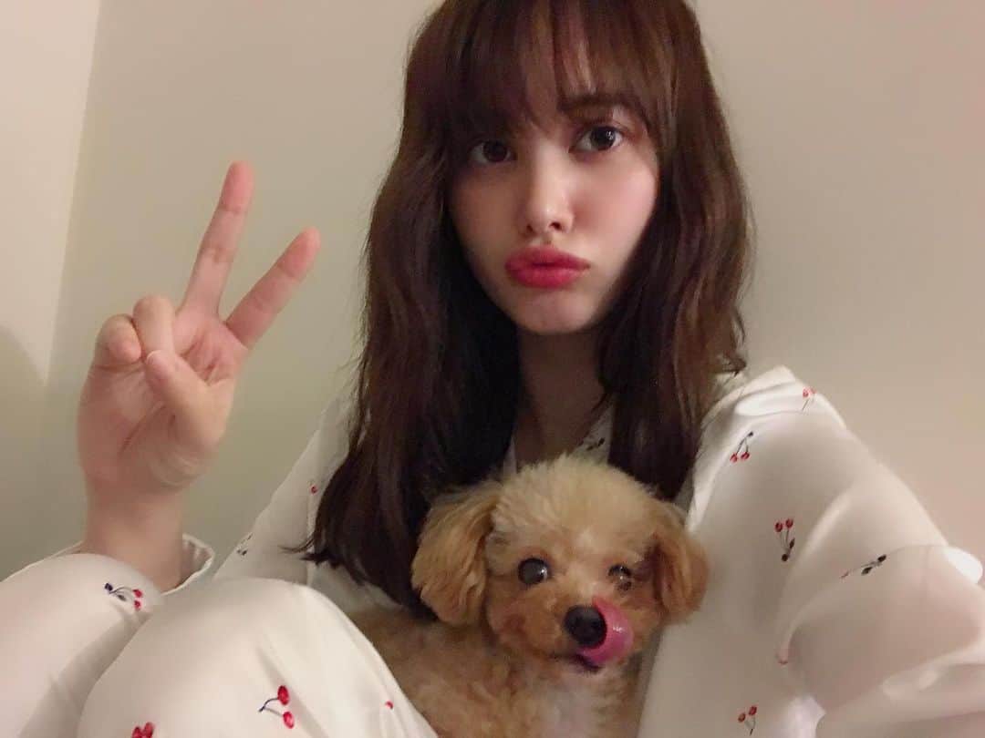 真間玲奈のインスタグラム：「寝るときはパジャマ派🍒 #うに#まるぷー#pajamaholic#gu」