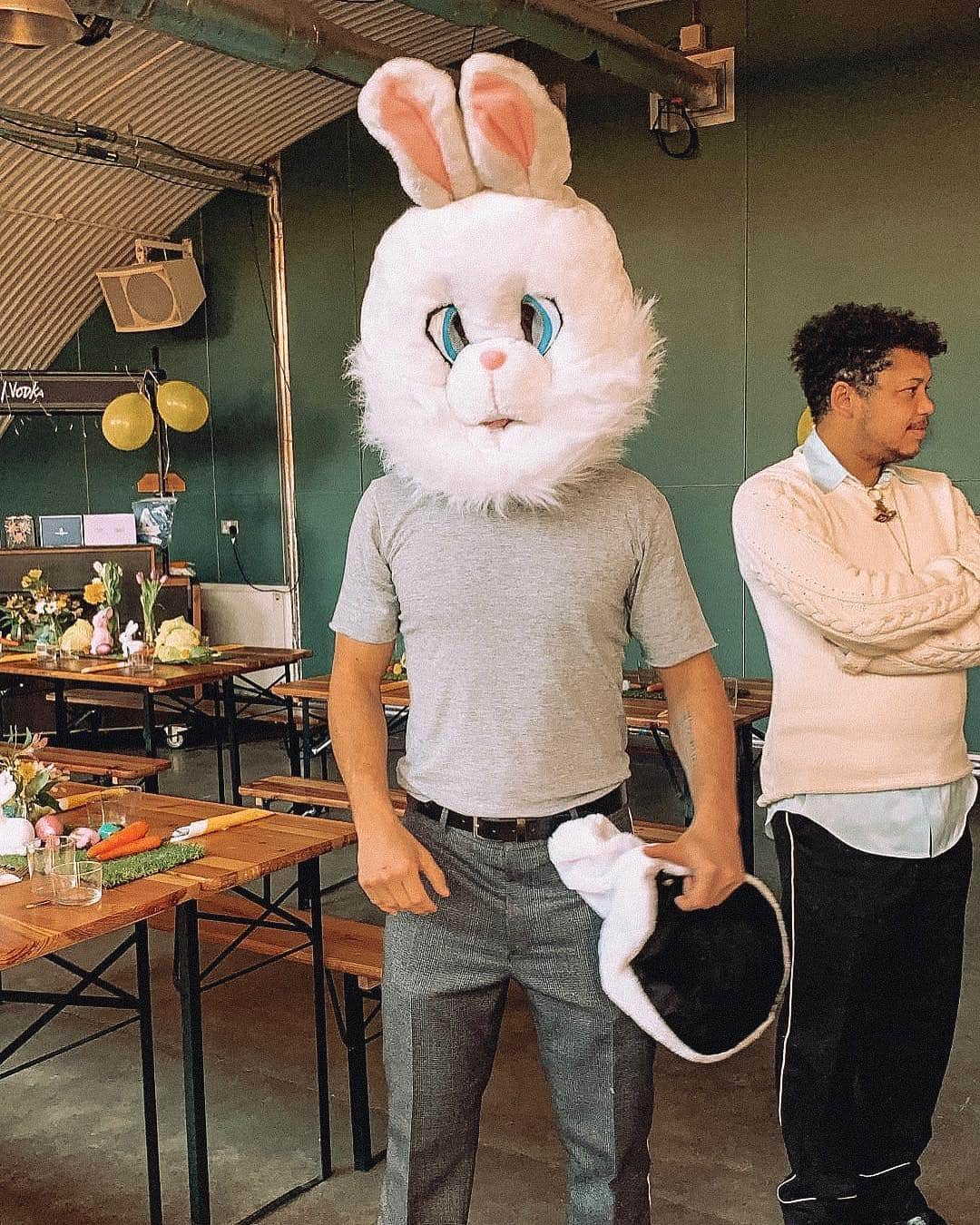 ルー・ティーズデールさんのインスタグラム写真 - (ルー・ティーズデールInstagram)「We spent our Easter Sunday with @goldenyearshackney helping make the day gorgeous for the guests and the other volunteers from the community in Hackney. (ran and organised by the sweetheart @chrisraymurdoch ) we put on an Easter community event aimed at over 50’s who might not socialise much or might suffer from isolation or loneliness.  Thank you all to everyone who donated and volunteered... My family who get so involved and give up their special days like Christmas and Easter Sunday to do nice things Lux and @lauradoggett for being cute and helping out and dancing with the guests and @adamhc27 for doing 5 runs in the car to get the guests there and home safely 🚕❤️ Venue and drinks kindly provided by Our London Vodka Distillery @ourlondon thank you Damien I hope I was a good waitress lmk if you need bar staff 😉  We had a bonnet making competition and parade hosted by @nasirmazhar and @isamayaffrench Millinery supplies kindly donated by @pennys_hats and a delicious Sunday roast and cakes made by @repomanldn and @deadhungry  Mind boggling quiz by our queen @hrhprincessjulia and a good old fashion singalong with @mistermeredithluke  prizes donated by Murdock London @murdocklondon  Palace @palaceskateboards Ashley Williams @ashleywilliamslondon Claire Barrow @claire_barrow @theouai  @diptyque @crystalclearskincare ❤️🎁 Easter eggs donated by Droga5 @d5london  Thank thank thank you especially Chris here’s to the next xxx 📸 @gemmapeden x」4月25日 20時58分 - louteasdale