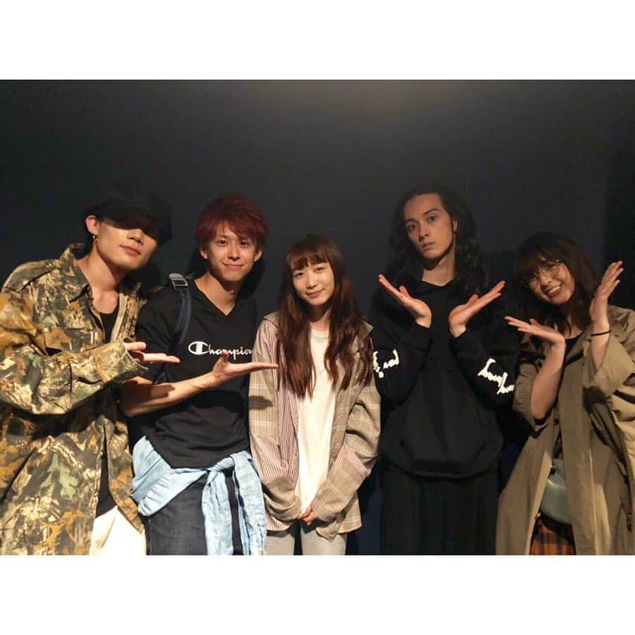花沢将人のインスタグラム：「満たされる芝居を見ると居ても立っても居られなくなる… 2年前の初演とまた違う完成度で改めてこの作品が好きだと実感。なっちゃんも類くんも最高でしたありがとう。。。あとKAATやっぱりいいわあ。#春のめざめ」