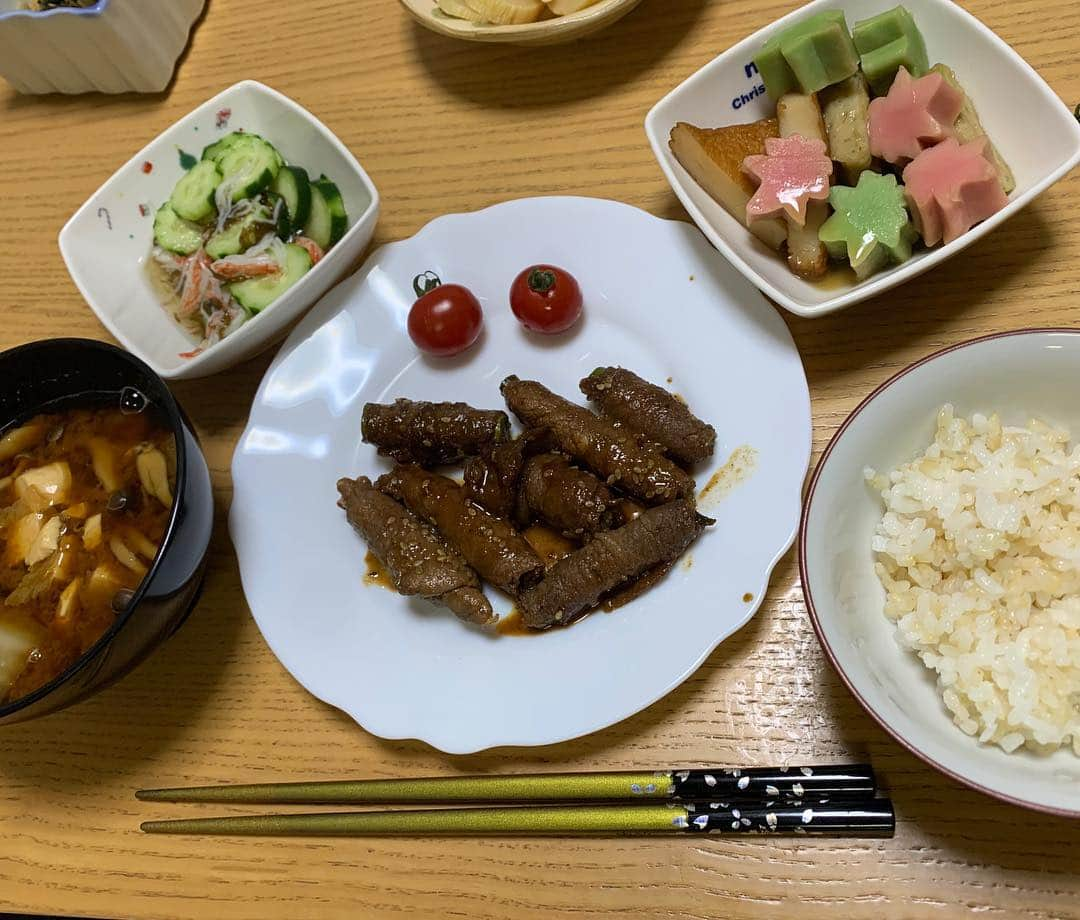 犬塚あさなさんのインスタグラム写真 - (犬塚あさなInstagram)「ちょっと前のあさなごはん  #夜ご飯 #アスパラの肉巻き #きゅうりの酢の物 #はんぺんの煮物 #お味噌汁 #玄米」4月25日 20時53分 - wanchan_0319