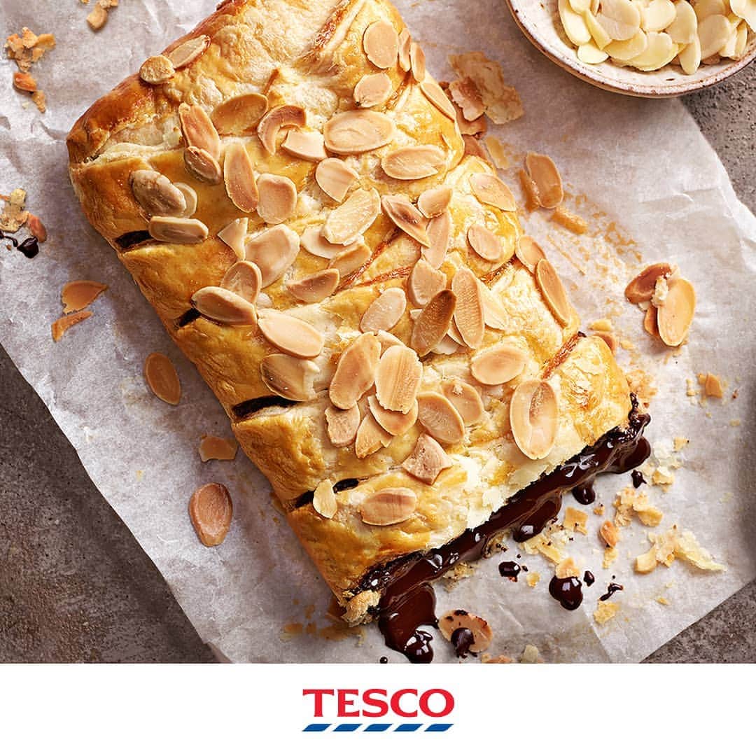 Tesco Food Officialさんのインスタグラム写真 - (Tesco Food OfficialInstagram)「What’s better than a golden, flaky chocolate pastry…? A giant one that’s oozing-in-the-middle and made with a whole bar of rich dark chocolate, that’s what!」4月25日 21時03分 - tescofood