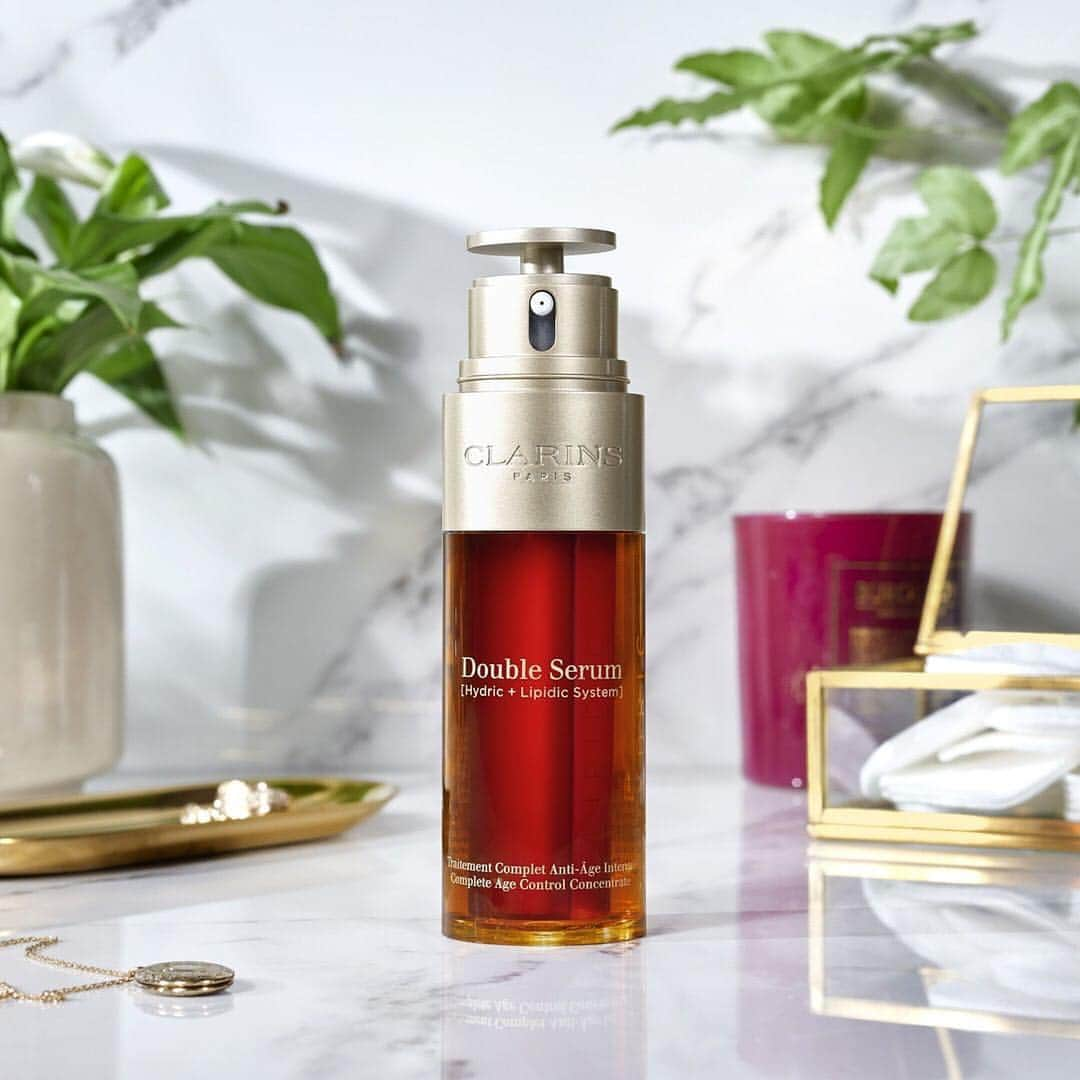 Clarins Middle Eastさんのインスタグラム写真 - (Clarins Middle EastInstagram)「Give your skin what it wants, what it really, really wants... .................................................... امنحي بشرتك ما ترغب به حقاً... . . . #ClarinsSkincare #DoubleSerum #SkinSolutions」4月25日 21時06分 - clarinsmiddleeast