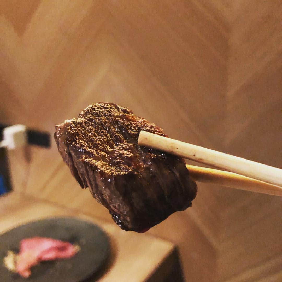 久永輝明さんのインスタグラム写真 - (久永輝明Instagram)「5/1グランドオープンの焼肉あざぶやにレセプションディナーで行ってきました！ まず間違いなく肉が美味い！ そして全席個室のゆとり感(^^) 家族で素敵な夕飯をいただきました！ #あざぶや #六本木焼肉」4月25日 21時06分 - teruakifukuoji