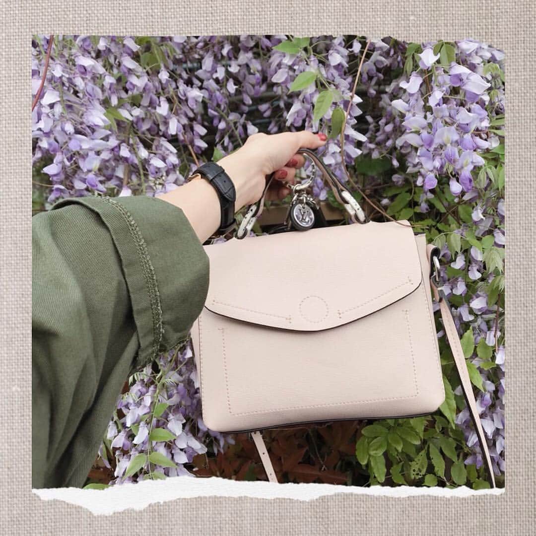 丸山クルミさんのインスタグラム写真 - (丸山クルミInstagram)「お家の近くの藤の花がとっても綺麗で 時間を忘れて見入ってしまう...😌💐 このバッグ、本当に使いやすくて 見つけられてよかった💜 #ZARA#bag#ザラ#バッグ」4月25日 21時07分 - hiuianela