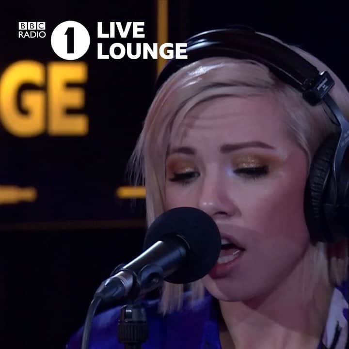 BBC Radioさんのインスタグラム動画 - (BBC RadioInstagram)「👑 Queen @carlyraejepsen ...