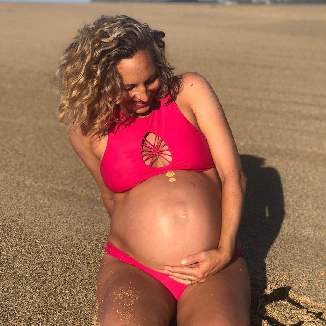 レイラニ・ビショップのインスタグラム：「I am so excited to meet my new niece ..love you so much beautiful sister ..thank you for being such a strong sweet pillar of goodness ...come out and play little one ..Milla and Calla Wren are waiting for you! 🌺🌺🌺🥳 #littletomato becomes #bigtomato 🤣」
